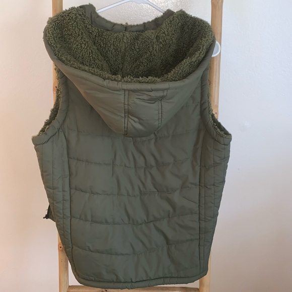Forest green fluffy down vest - Picture 4 of 4